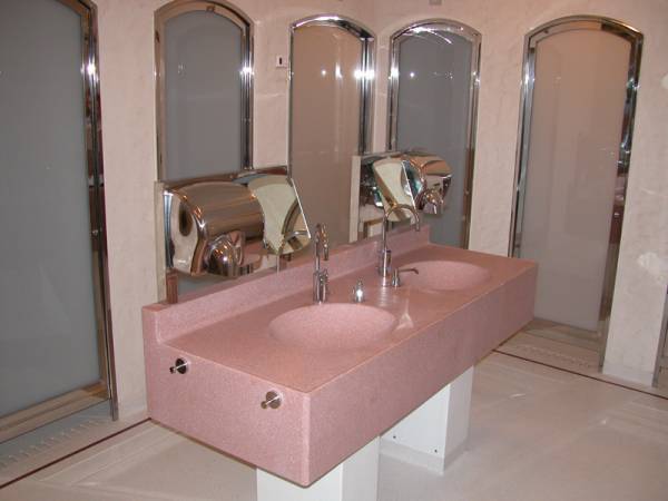 lavabo e pavimentazione in Corian