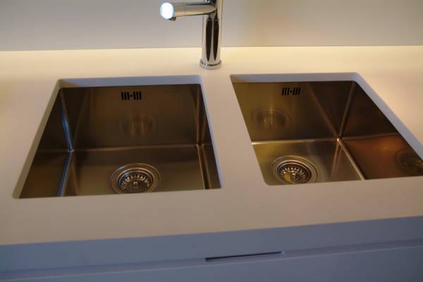 doppio lavabo per cucina in Corian